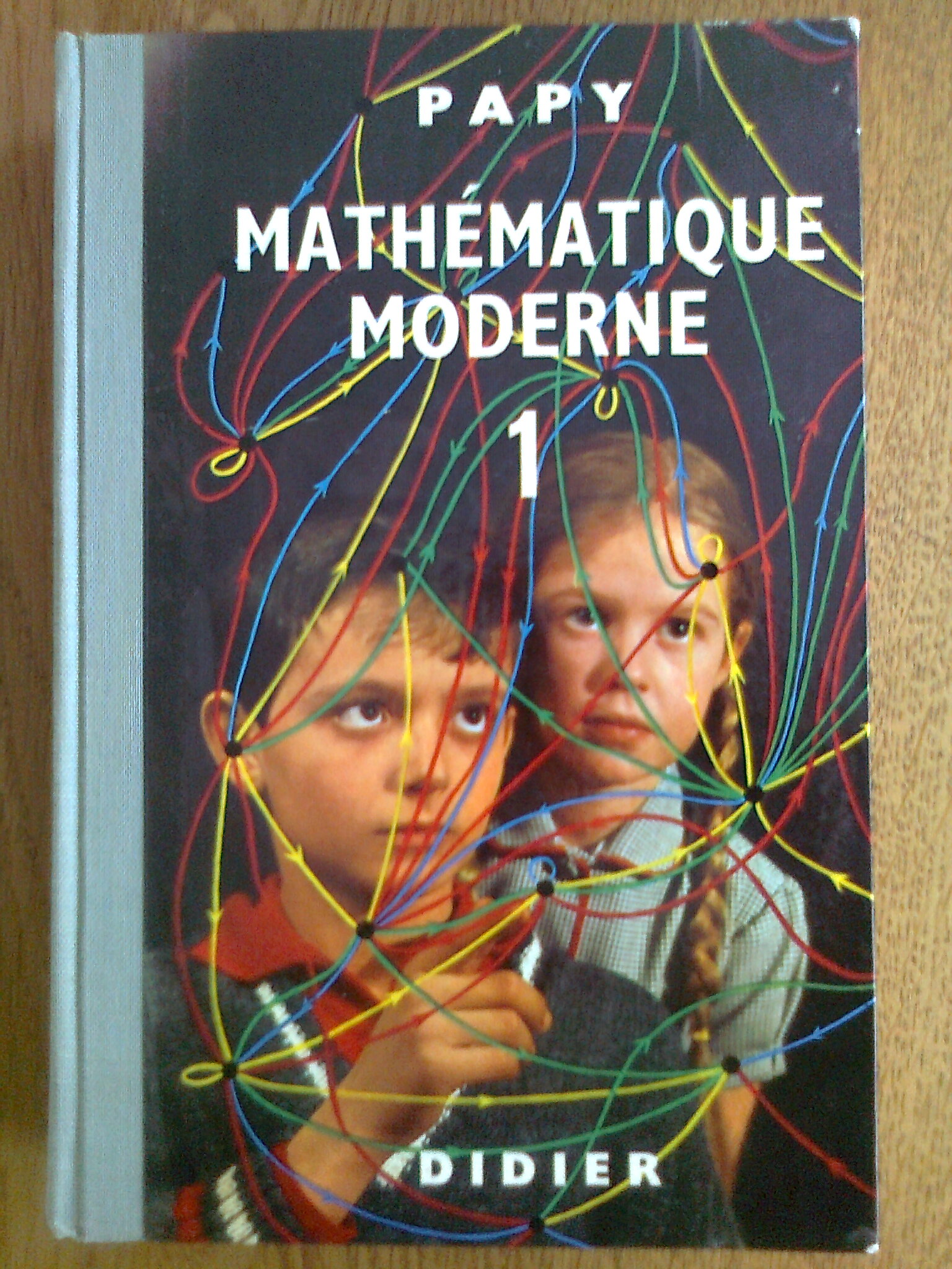 Mathematique Moderne 1 -Ensembles et relations